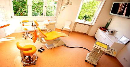 das Praxisklinik - Behandlungszimmer : auf dem neusten Stand der technik